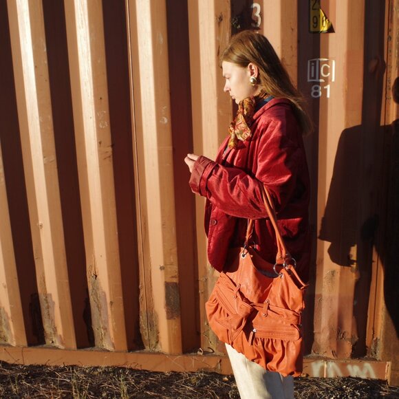 Big Vintage Burnt Orange Hand Bag - Picture 13 of 13